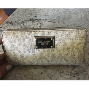 Michael Kors White Wallet